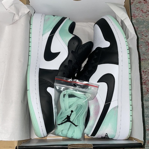 Worn once - Air Jordan 1 Low SE - White - Mint Foam - Black - Picture 9 of 9
